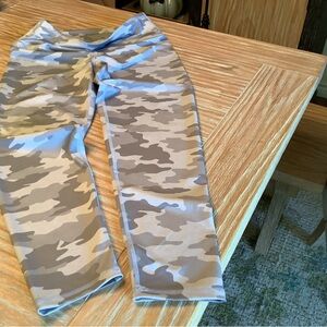 Womens capris  -greycolors  camo szM nice
